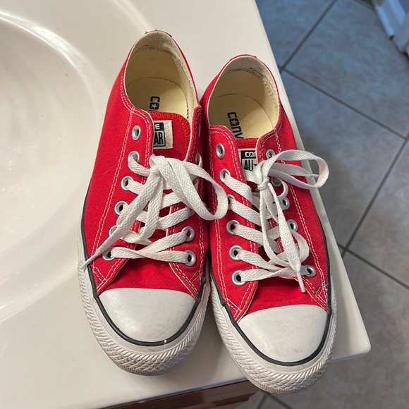 red converse 7.5